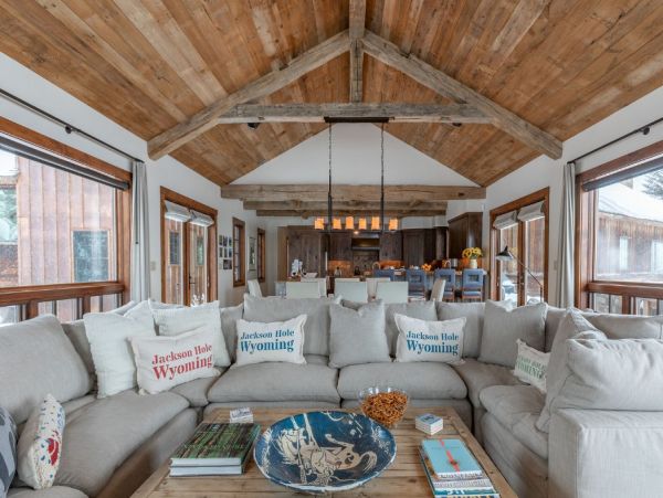 Teton Village Luxury Four Bedroom Cabin with Amazing Mountain View
