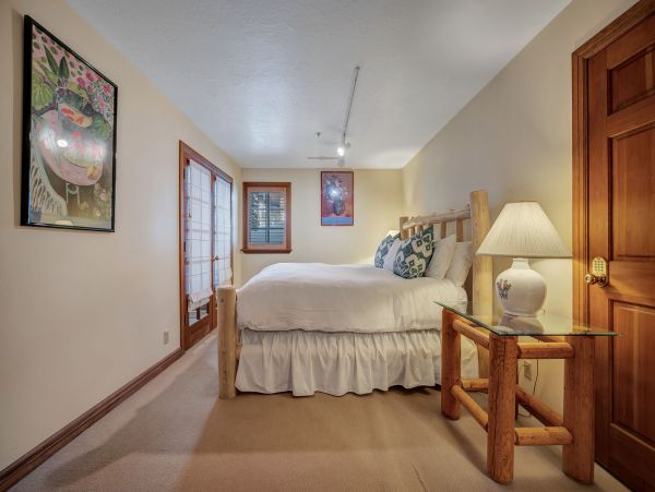 Alta Skiín/Ski-out Four Bedroom Vacation Rental Condo