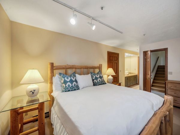 Alta Skiín/Ski-out Four Bedroom Vacation Rental Condo