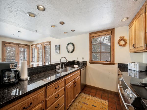 Alta Skiín/Ski-out Four Bedroom Vacation Rental Condo