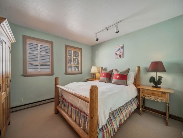 Alta Skiín/Ski-out Four Bedroom Vacation Rental Condo