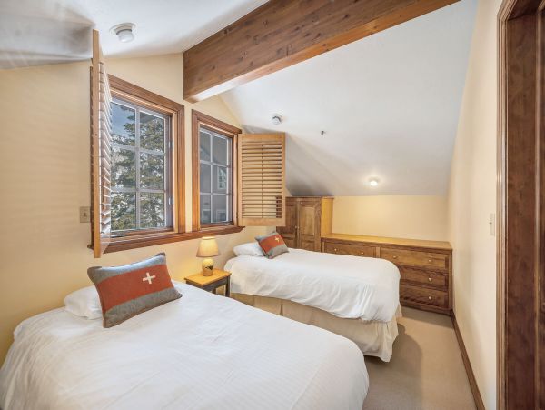 Alta Skiín/Ski-out Four Bedroom Vacation Rental Condo