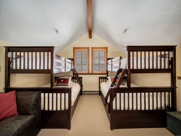 Alta Skiín/Ski-out Four Bedroom Vacation Rental Condo