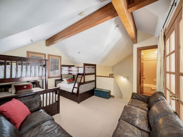 Alta Skiín/Ski-out Four Bedroom Vacation Rental Condo