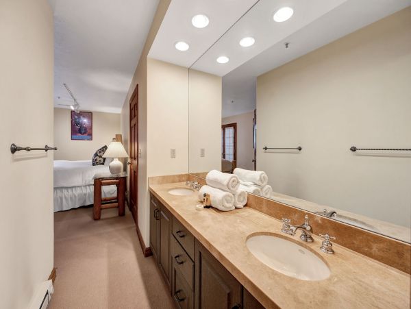 Alta Skiín/Ski-out Four Bedroom Vacation Rental Condo