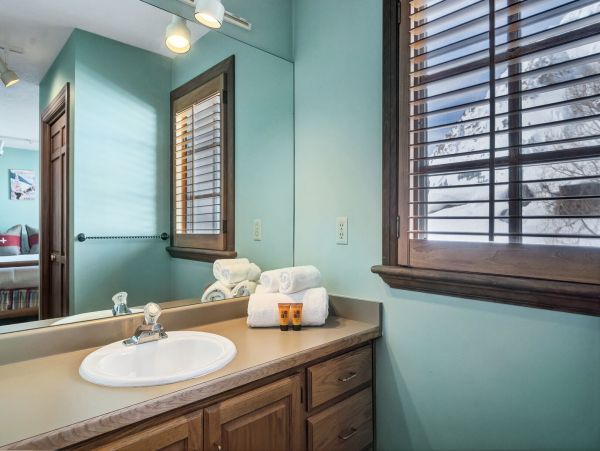 Alta Skiín/Ski-out Four Bedroom Vacation Rental Condo