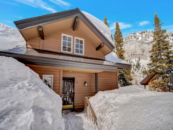 Alta Skiín/Ski-out Four Bedroom Vacation Rental Condo