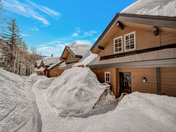 Alta Skiín/Ski-out Four Bedroom Vacation Rental Condo