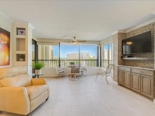 Vacation Rental in Siesta Key with Pool & Tennis Court