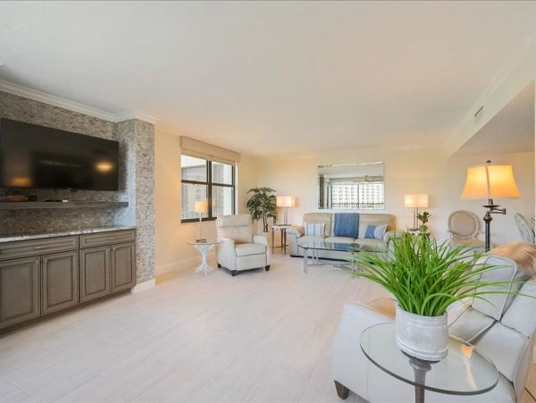 Vacation Rental in Siesta Key with Pool & Tennis Court
