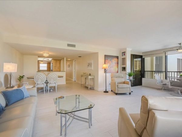 Vacation Rental in Siesta Key with Pool & Tennis Court