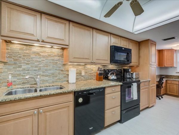 Vacation Rental in Siesta Key with Pool & Tennis Court