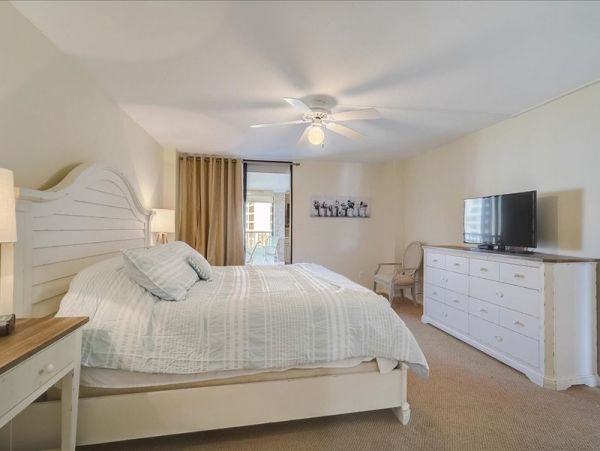 Vacation Rental in Siesta Key with Pool & Tennis Court