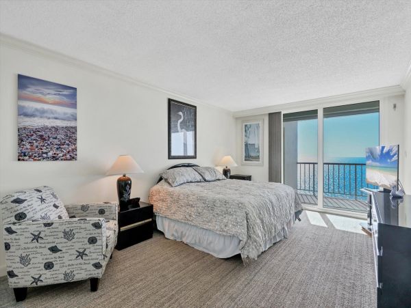 Updated Longboat Key Vacation Rental with Private Balcony
