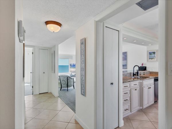 Updated Longboat Key Vacation Rental with Private Balcony