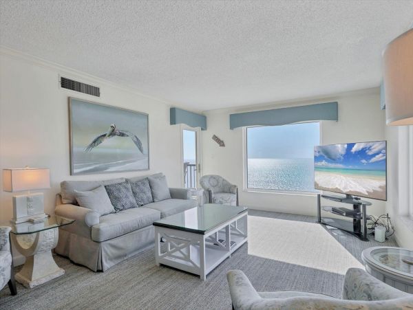 Updated Longboat Key Vacation Rental with Private Balcony