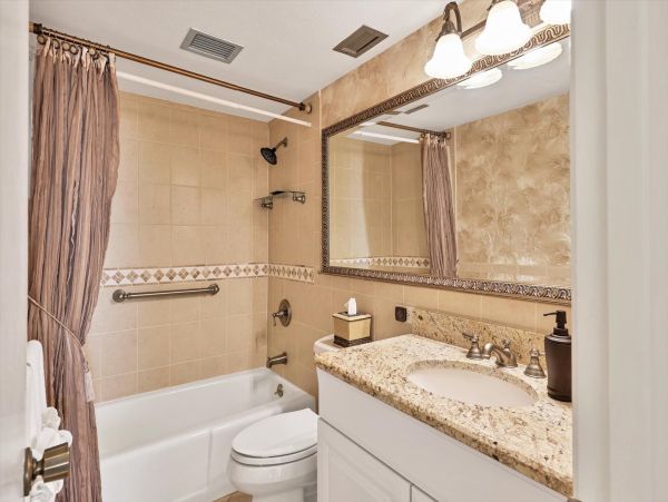 Updated Longboat Key Vacation Rental with Private Balcony