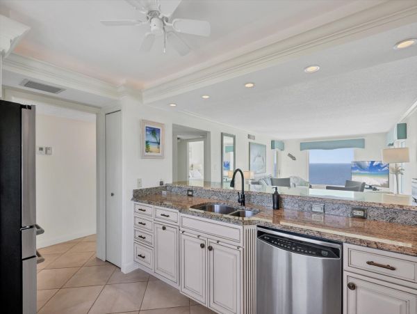 Updated Longboat Key Vacation Rental with Private Balcony