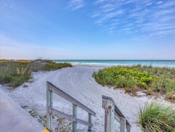 Updated Longboat Key Vacation Rental with Private Balcony