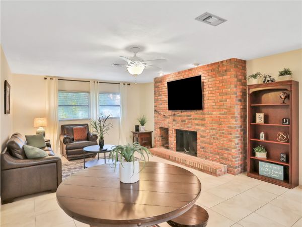 Charming Vacation Home in Sarasota 3 Bedrooms Walk To Beach