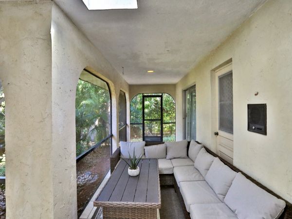 Charming Vacation Home in Sarasota 3 Bedrooms Walk To Beach