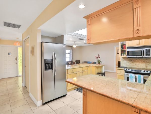 Charming Vacation Home in Sarasota 3 Bedrooms Walk To Beach