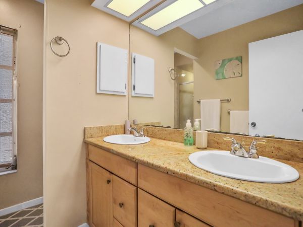 Charming Vacation Home in Sarasota 3 Bedrooms Walk To Beach