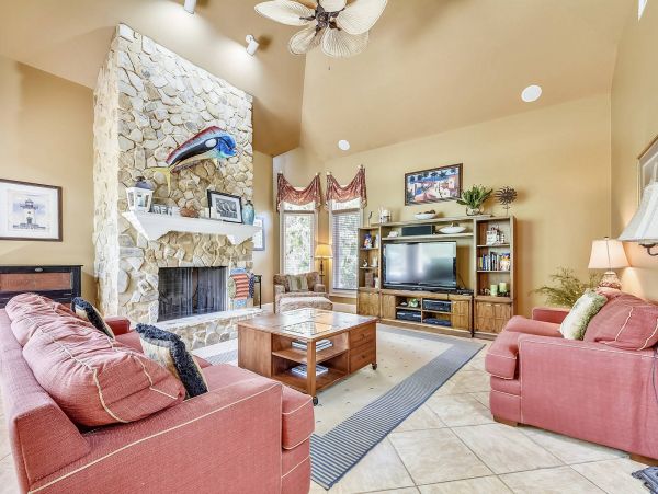 Six Bedroom Family Fun Home with Pool & Spa in Hilton Head