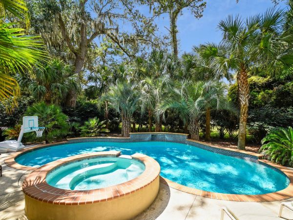Six Bedroom Family Fun Home with Pool & Spa in Hilton Head