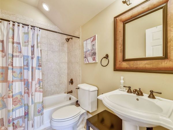 Six Bedroom Family Fun Home with Pool & Spa in Hilton Head