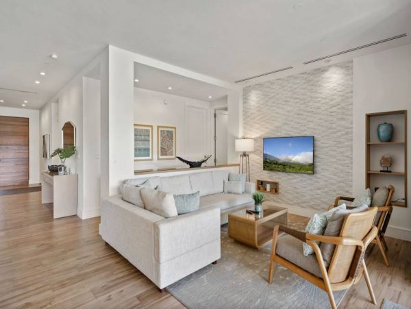 Ground Floor 3 Bedroom Luxury Condo Steps to Beach