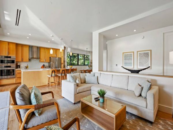 Ground Floor 3 Bedroom Luxury Condo Steps to Beach