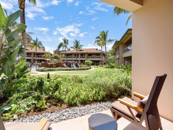 Ground Floor 3 Bedroom Luxury Condo Steps to Beach