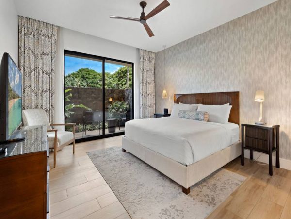 Ground Floor 3 Bedroom Luxury Condo Steps to Beach