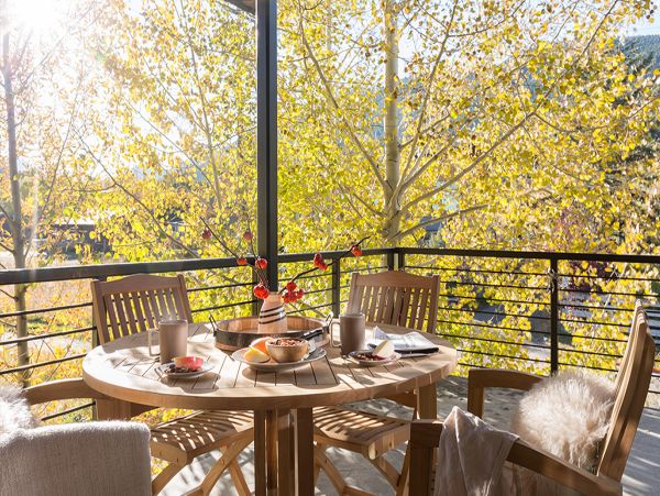 Understated Mountain Luxury Blends Style & Comfort