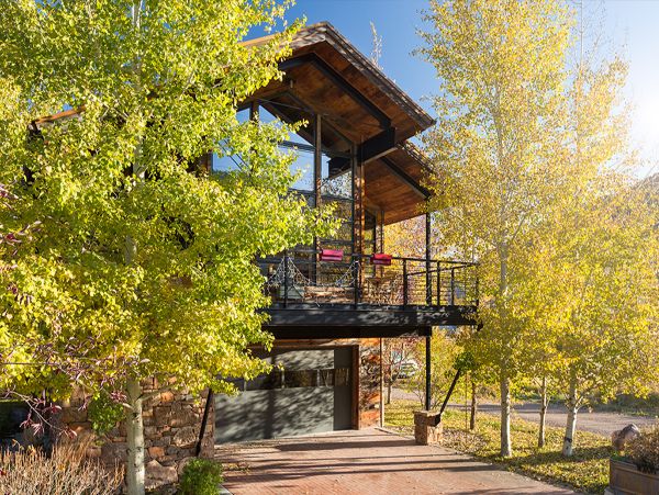 Understated Mountain Luxury Blends Style & Comfort