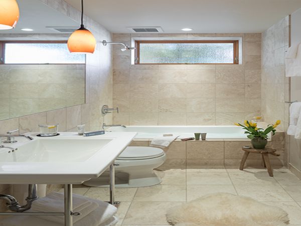 Understated Mountain Luxury Blends Style & Comfort