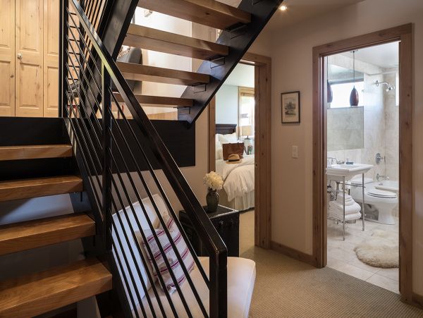 Understated Mountain Luxury Blends Style & Comfort