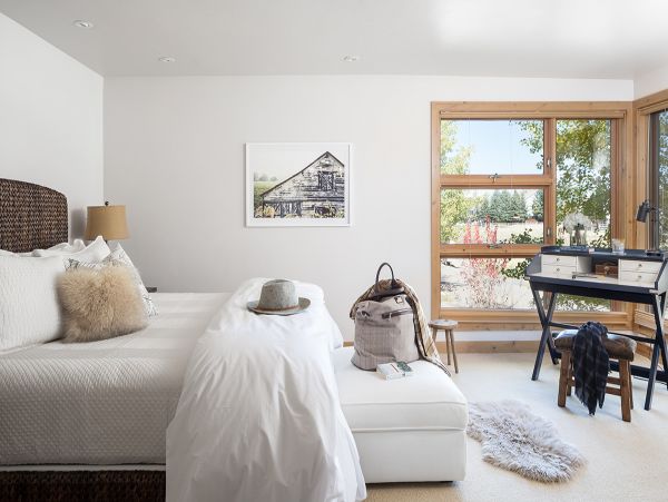 Understated Mountain Luxury Blends Style & Comfort