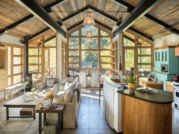 Understated Mountain Luxury Blends Style & Comfort