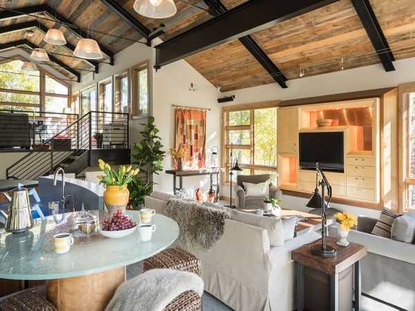 Understated Mountain Luxury Blends Style & Comfort