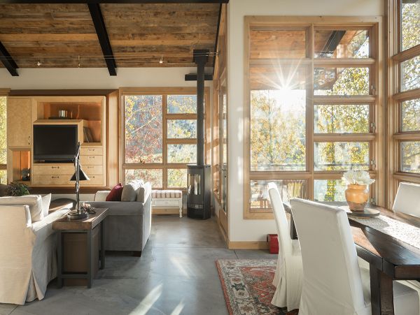 Understated Mountain Luxury Blends Style & Comfort