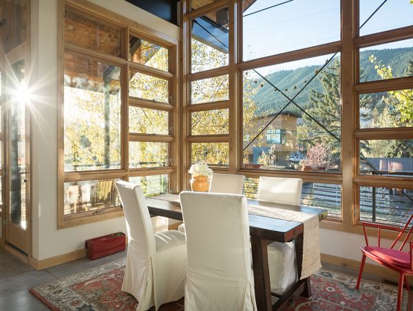 Understated Mountain Luxury Blends Style & Comfort