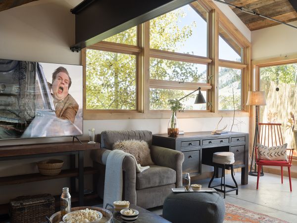 Understated Mountain Luxury Blends Style & Comfort
