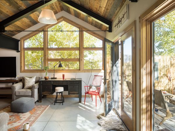 Understated Mountain Luxury Blends Style & Comfort
