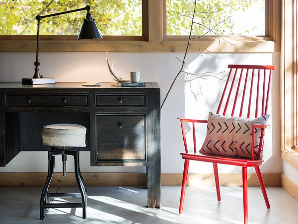 Understated Mountain Luxury Blends Style & Comfort