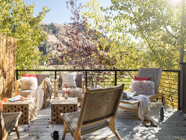 Understated Mountain Luxury Blends Style & Comfort
