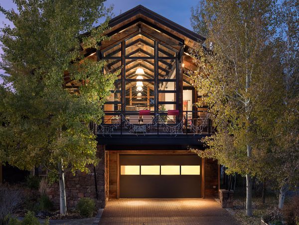 Understated Mountain Luxury Blends Style & Comfort