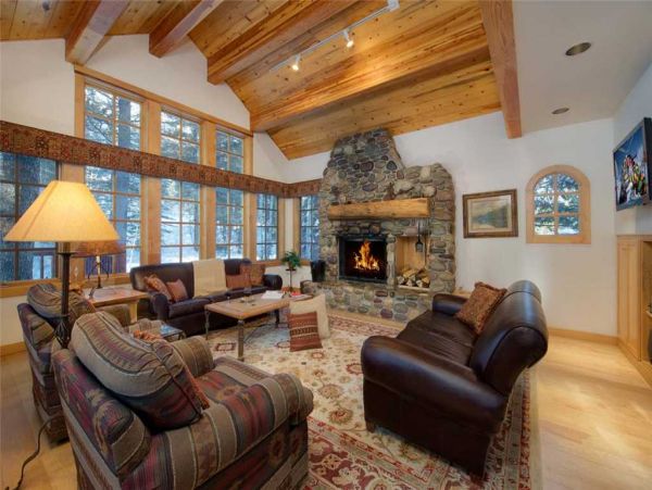Great European Style Ski Chalet with 4 Bedrooms Sleeps 8 Guests