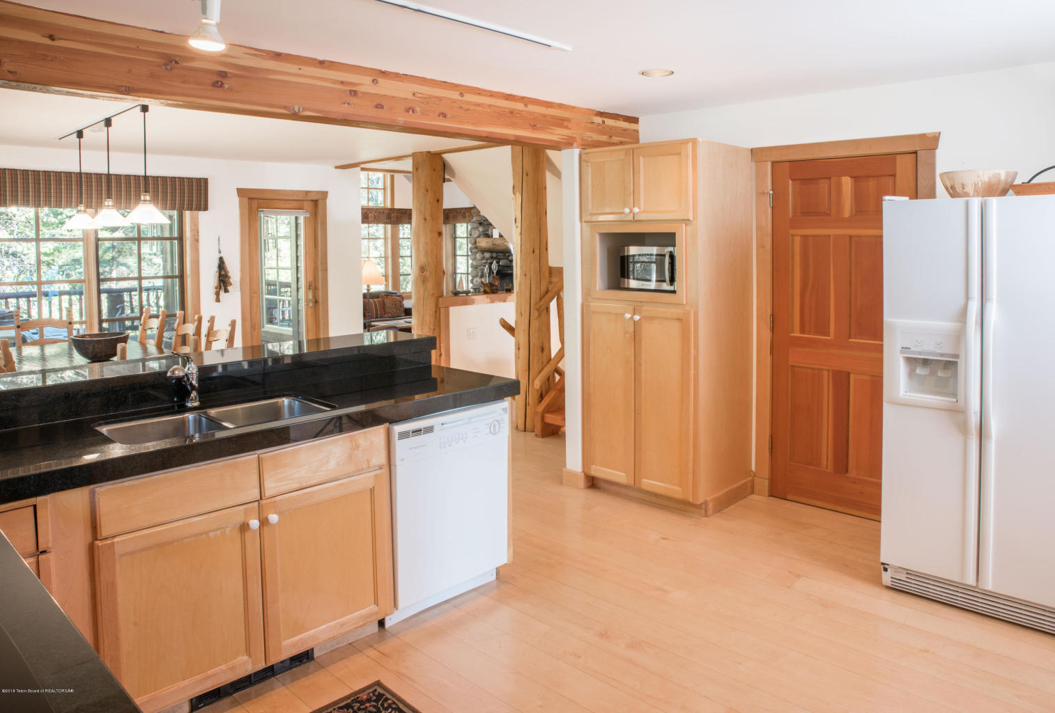 Great European Style Ski Chalet with 4 Bedrooms Sleeps 8 Guests